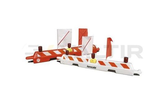 Yodock® Aerocade Flags for Airport Barriers